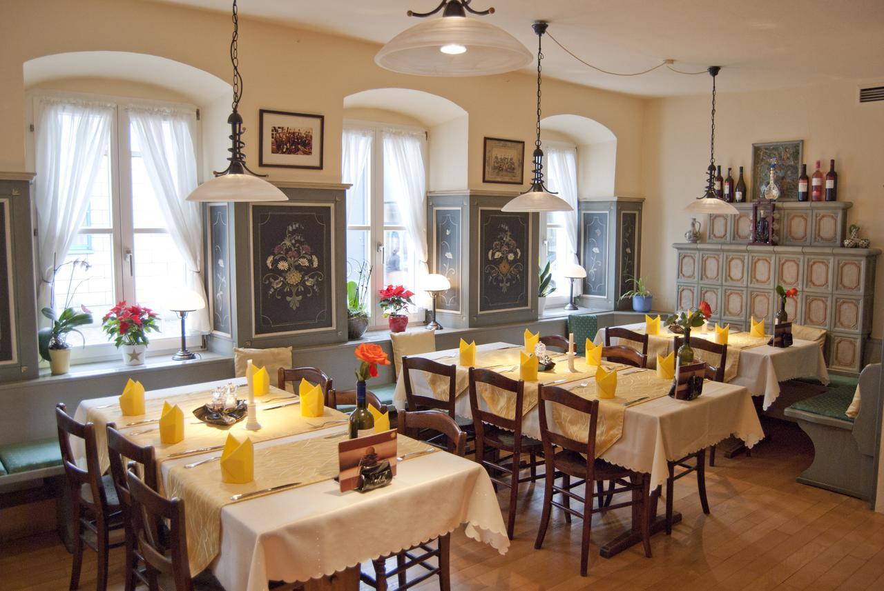 Gasthaus Zum Loewen - Restaurant Akropolis เฮาซาค ภายนอก รูปภาพ